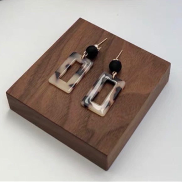 Light Tortoise Squared Drop Earrings Silver Posts - Picture 4 of 7